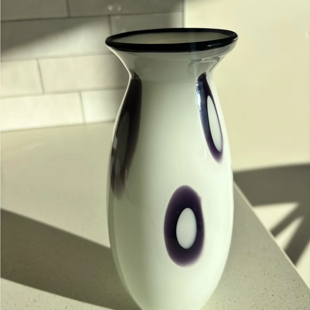 Margie's Garden Creative Artisans Hand Blown Glass Vase White Amethyst 8.25